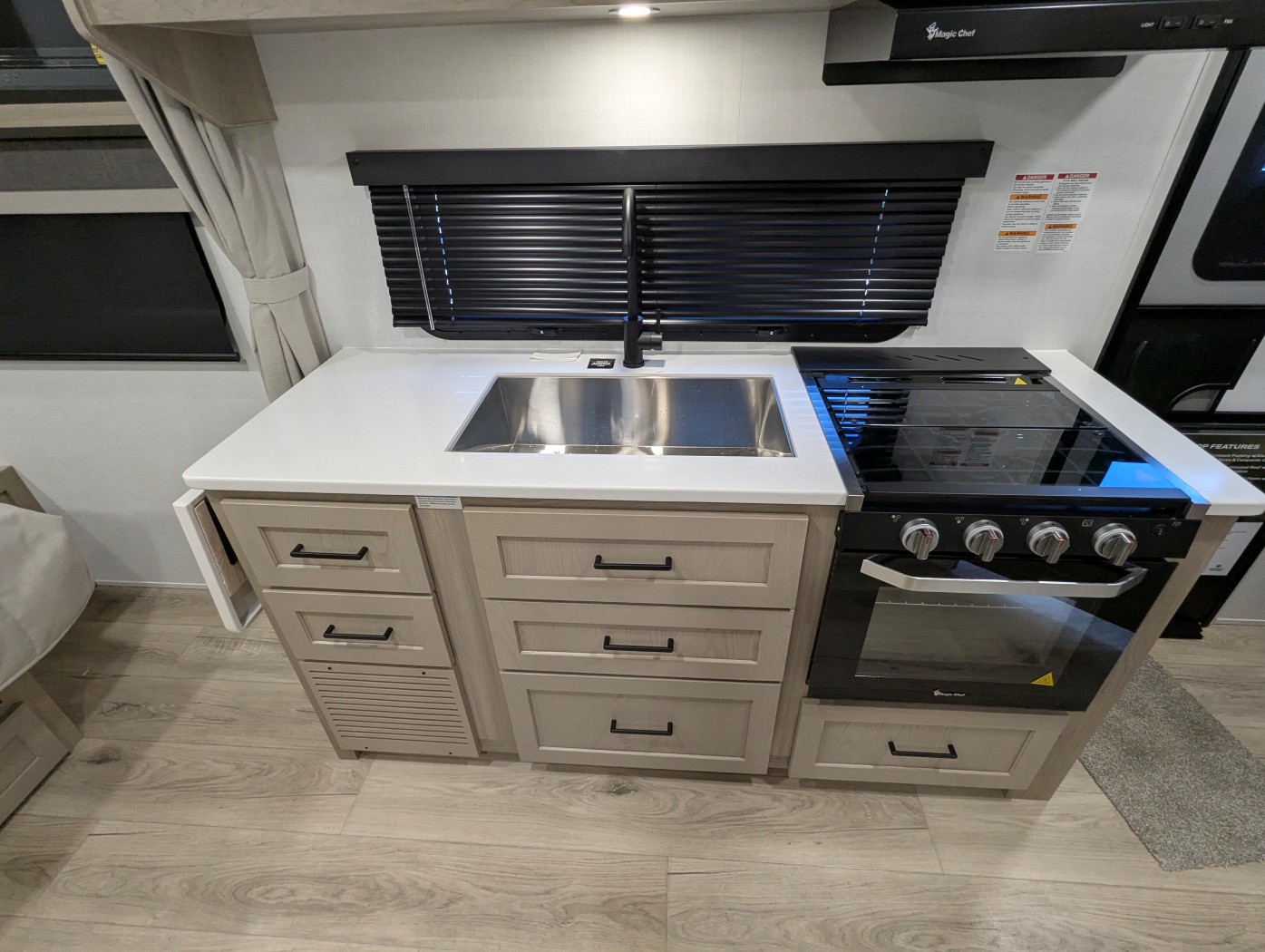 2026 Forest River Rockwood Mini Lite 2109S - Image 10