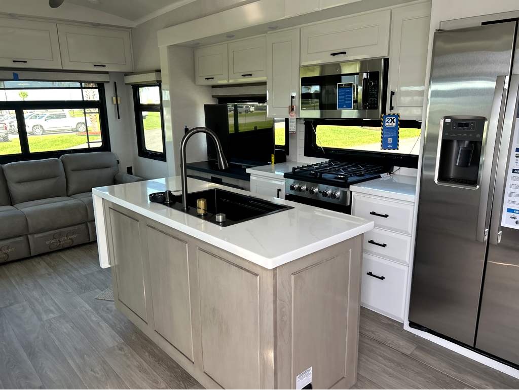 2027 JAYCO PINNACLE 32RLTS - Image 7
