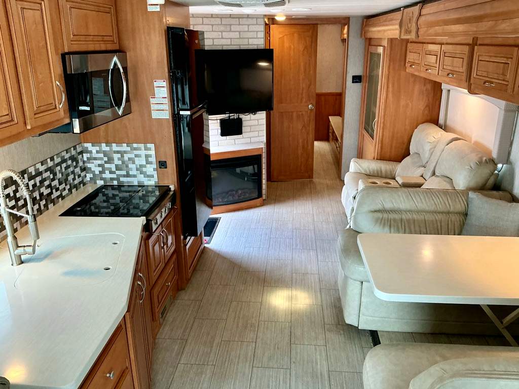 2019 NEXUS 37XCE - Image 13