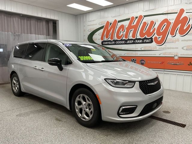 2024 Chrysler Pacifica Wagon 4D Limited - Image 3