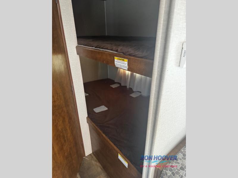 2017 ZINGER Z-LITE 19BH - Image 4