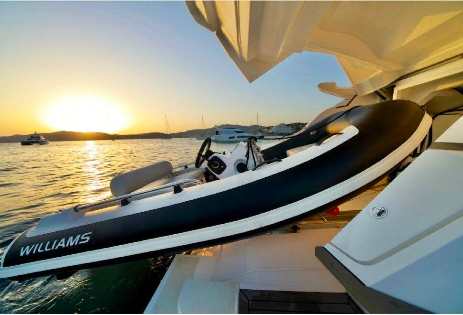 2019 Fairline - Image 35