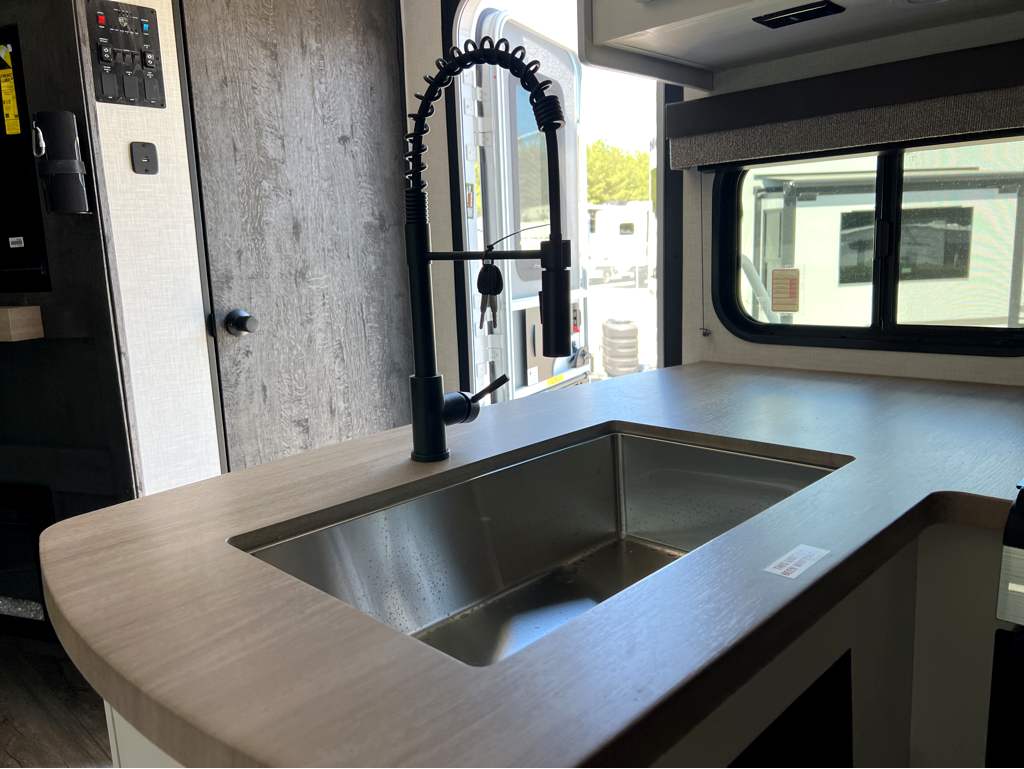 2026 VENTURE RV SIENNA 251VRB - Image 13