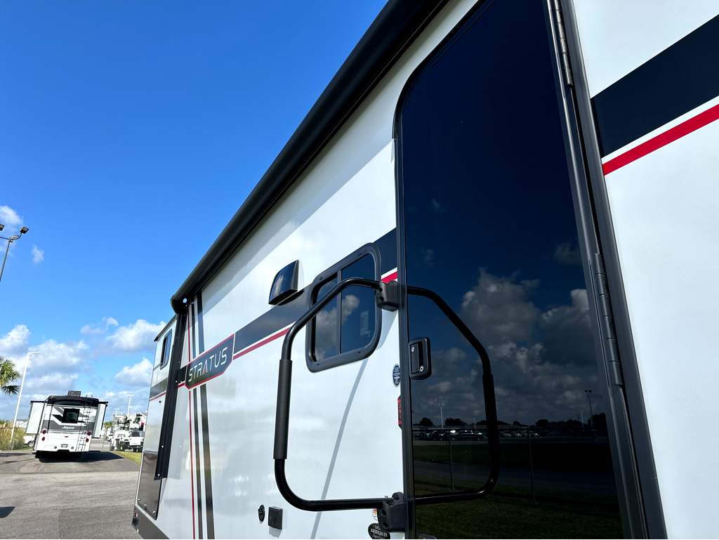 2027 VENTURE RV STRATUS 291VQB - Image 8
