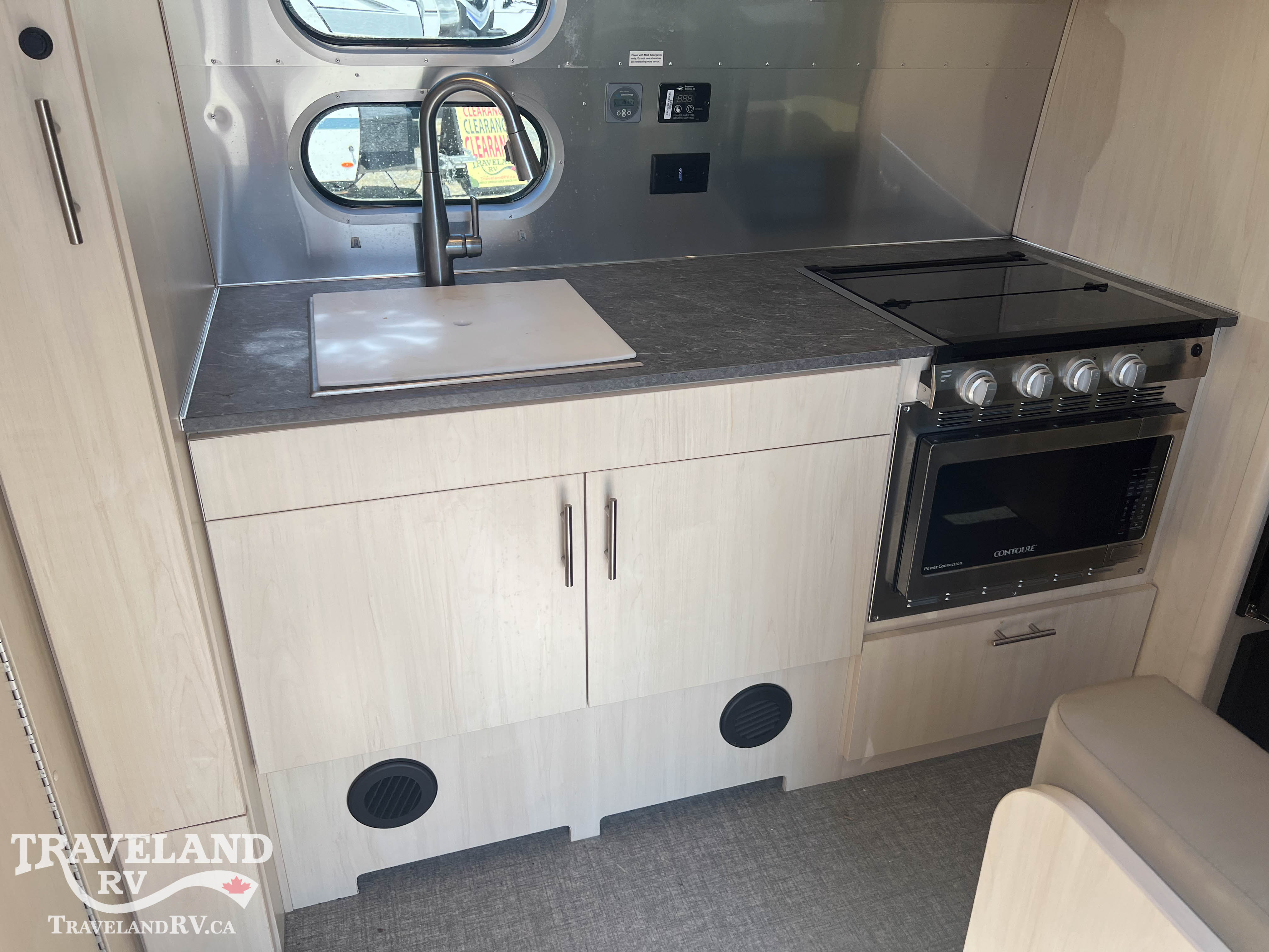 2023 Airstream Flying Cloud 23FBQ - Image 10