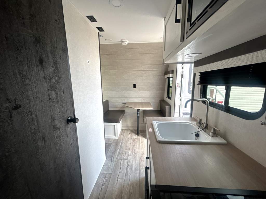 2026 VENTURE RV SIENNA 140VFD - Image 13