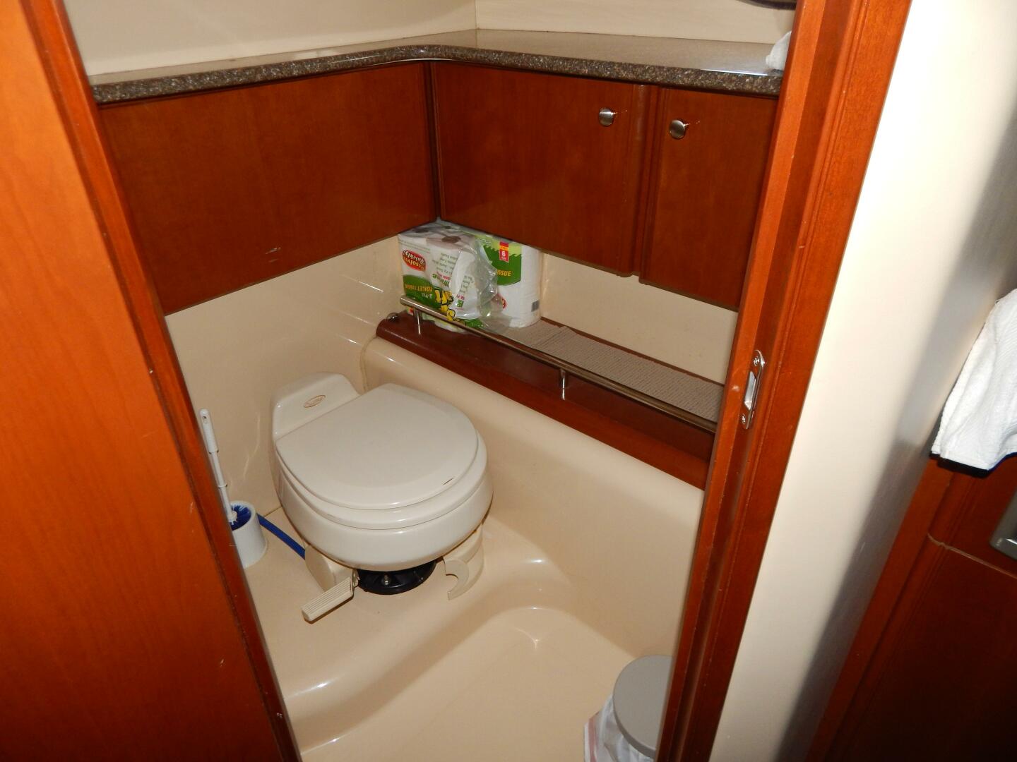 2005 Meridian 408 Motor Yacht - Image 22
