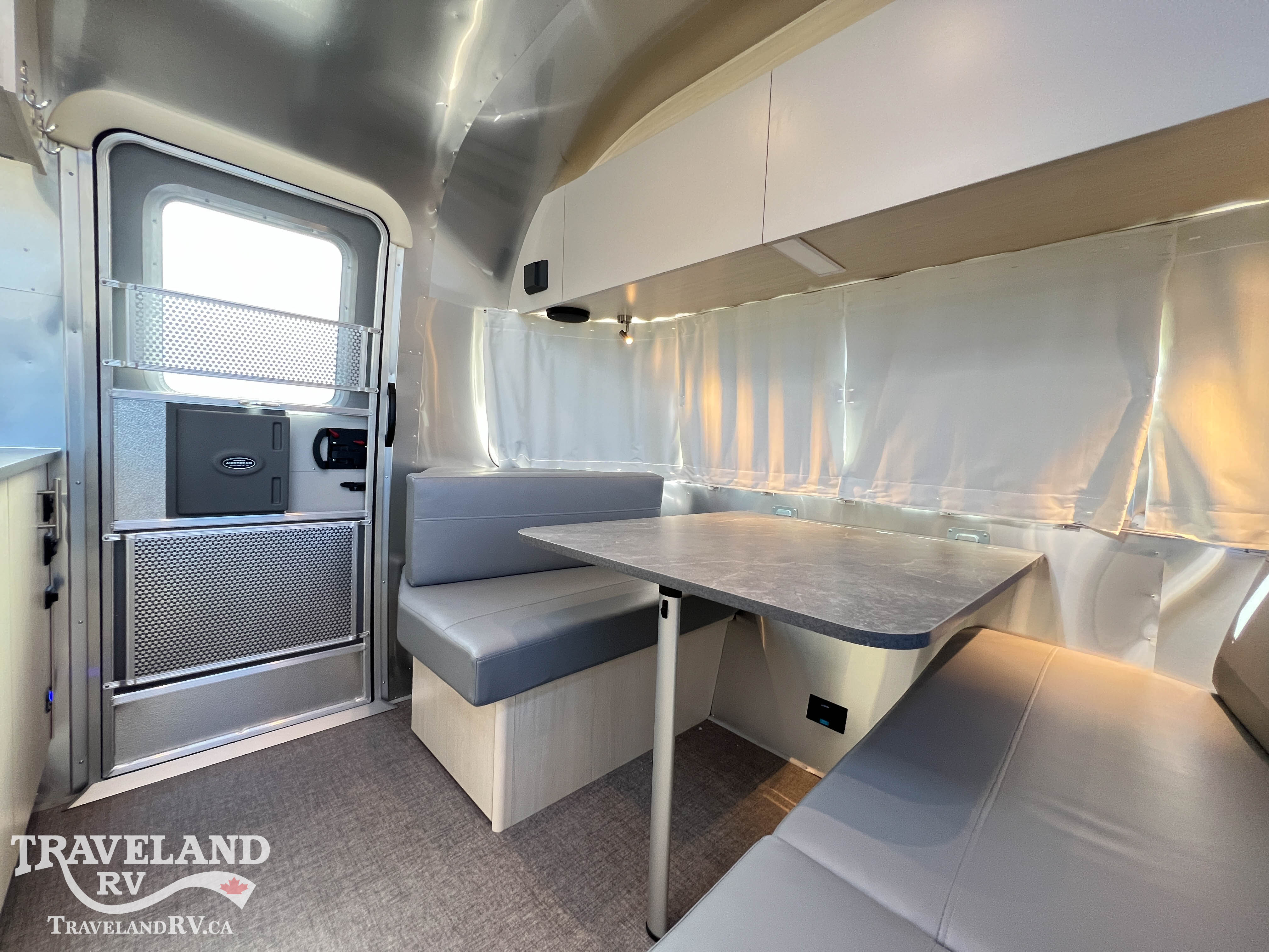 2026 Airstream Flying Cloud 27FB - Image 10