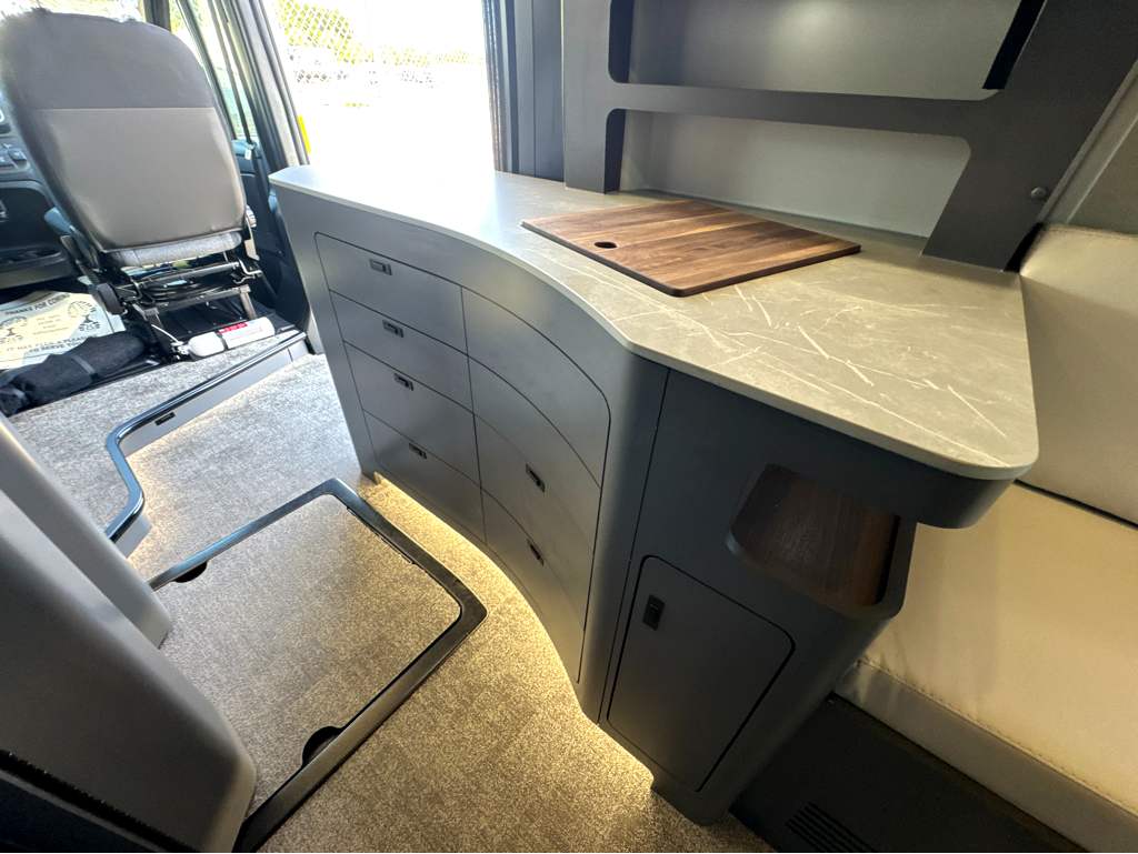 2027 GRAND DESIGN LINEAGE SERIESVP LVP2 - Image 28