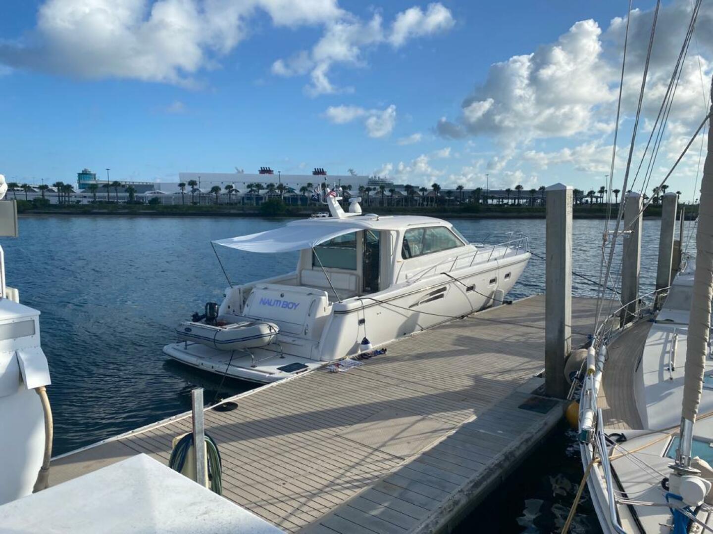 2004 Tiara Sport 5200 Sovran Salon - Image 1
