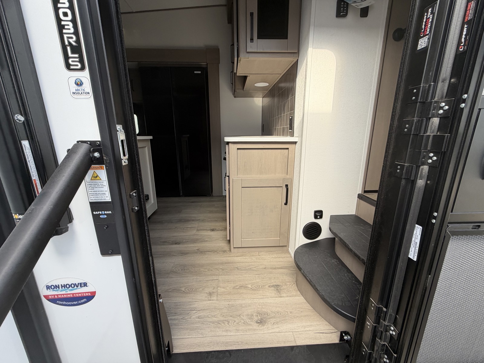 2026 GRAND DESIGN 303RLS - Image 15