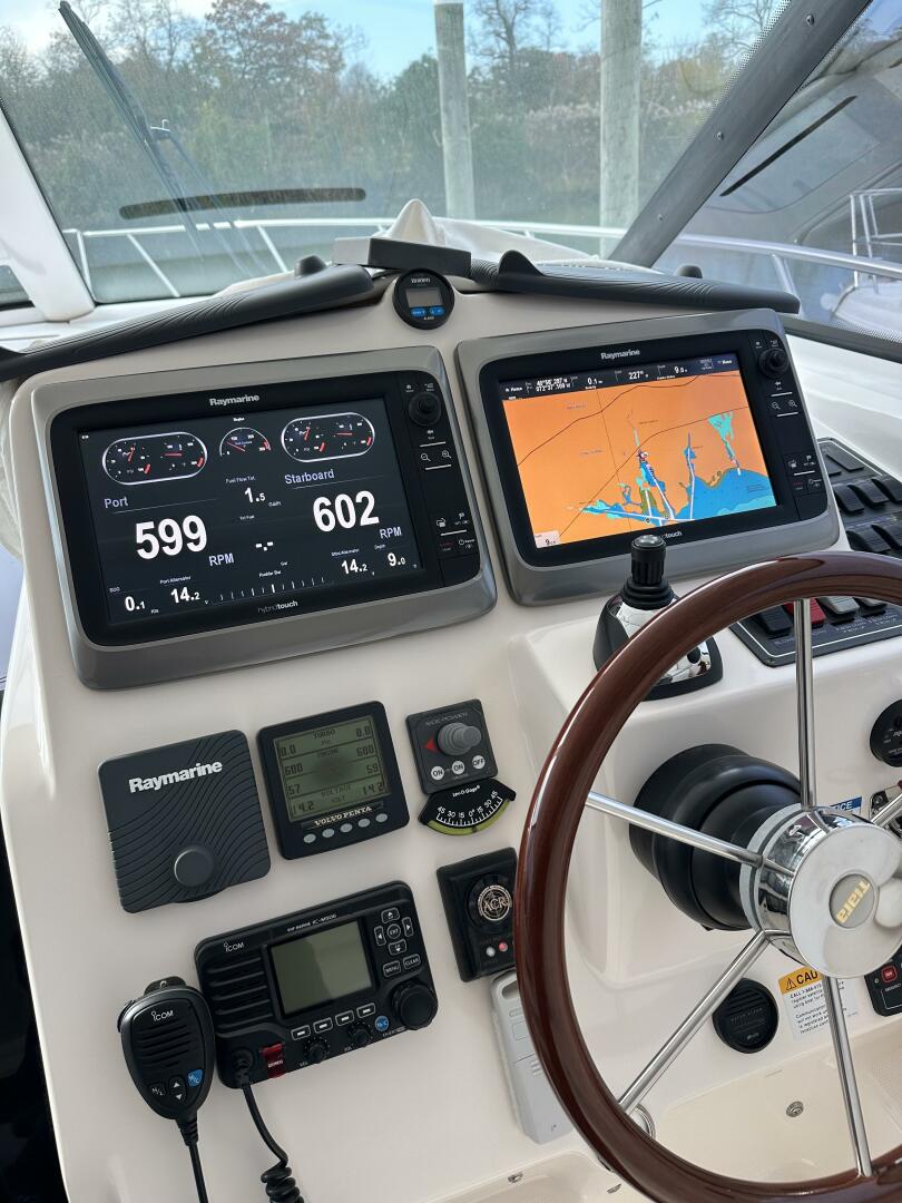 2006 Tiara Yachts 4300 Sovran - Image 19