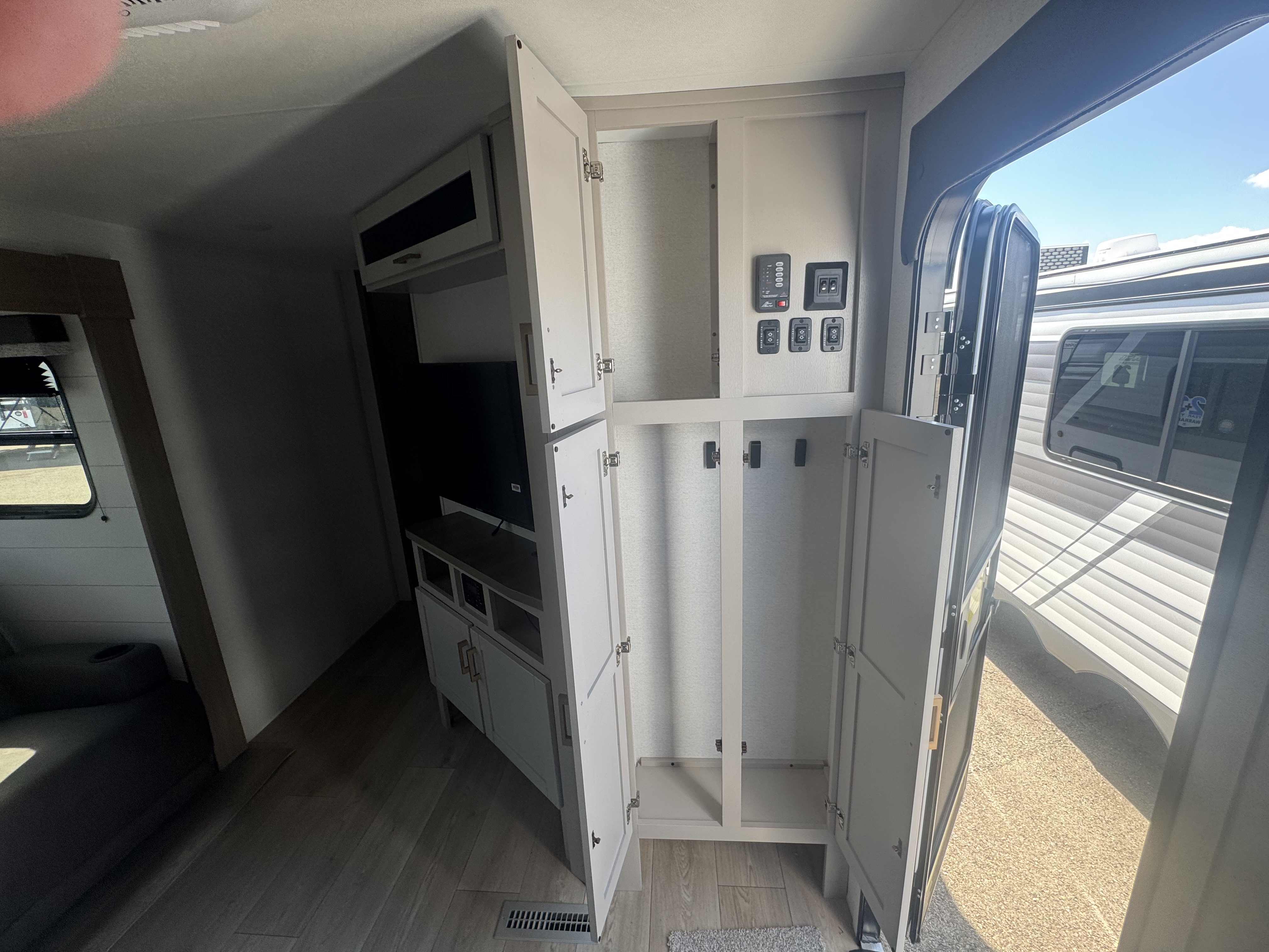 2027 JAYCO JAY FLIGHT 333BTS - Image 16