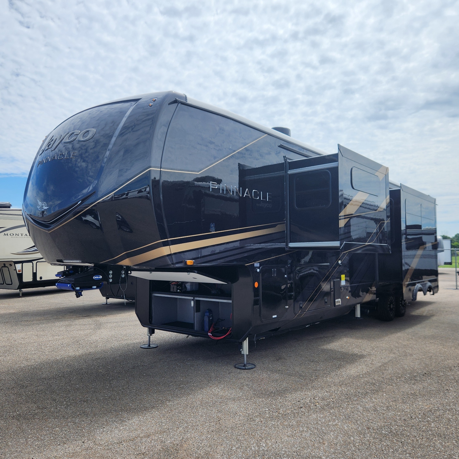 2026 JAYCO PINNACLE 38FBRK - Image 2