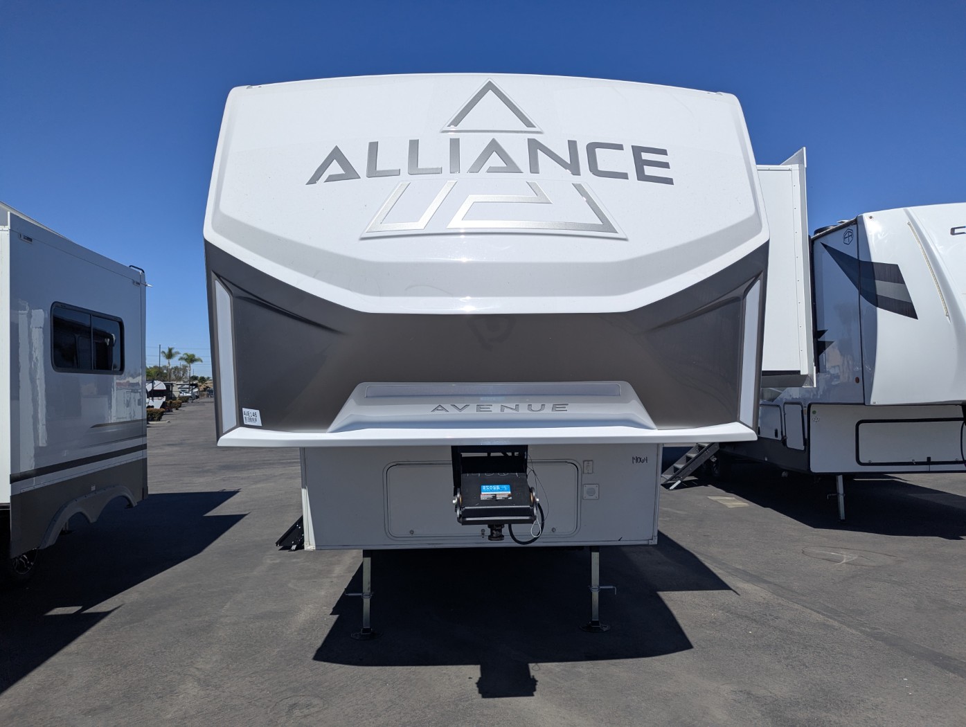 2027 Alliance RV Avenue 32RLS - Image 2