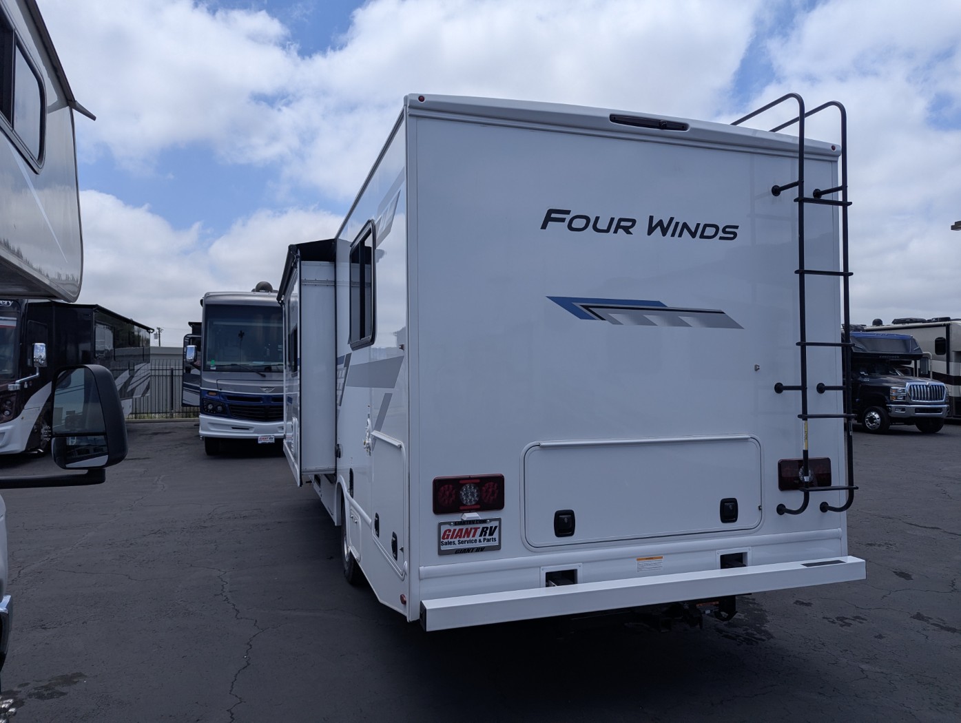 2027 Thor Motor Coach Four Winds 28Z - Image 4