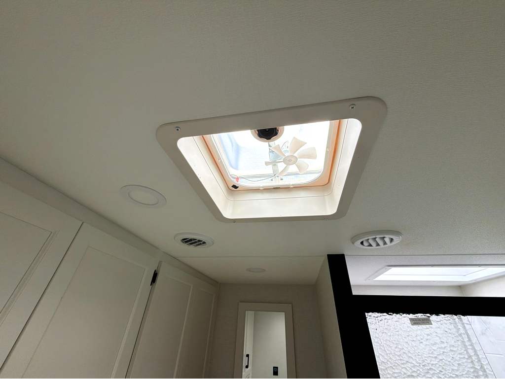 2027 VENTURE RV SPORTTREK 292VRB - Image 22
