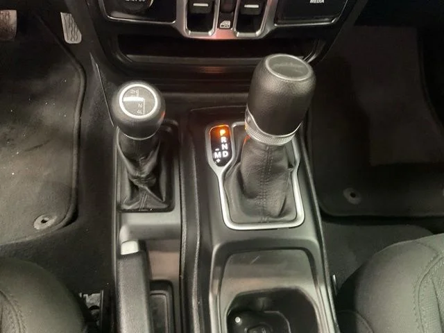 2021 Jeep Gladiator Crew Cab Sport 4WD - Image 18
