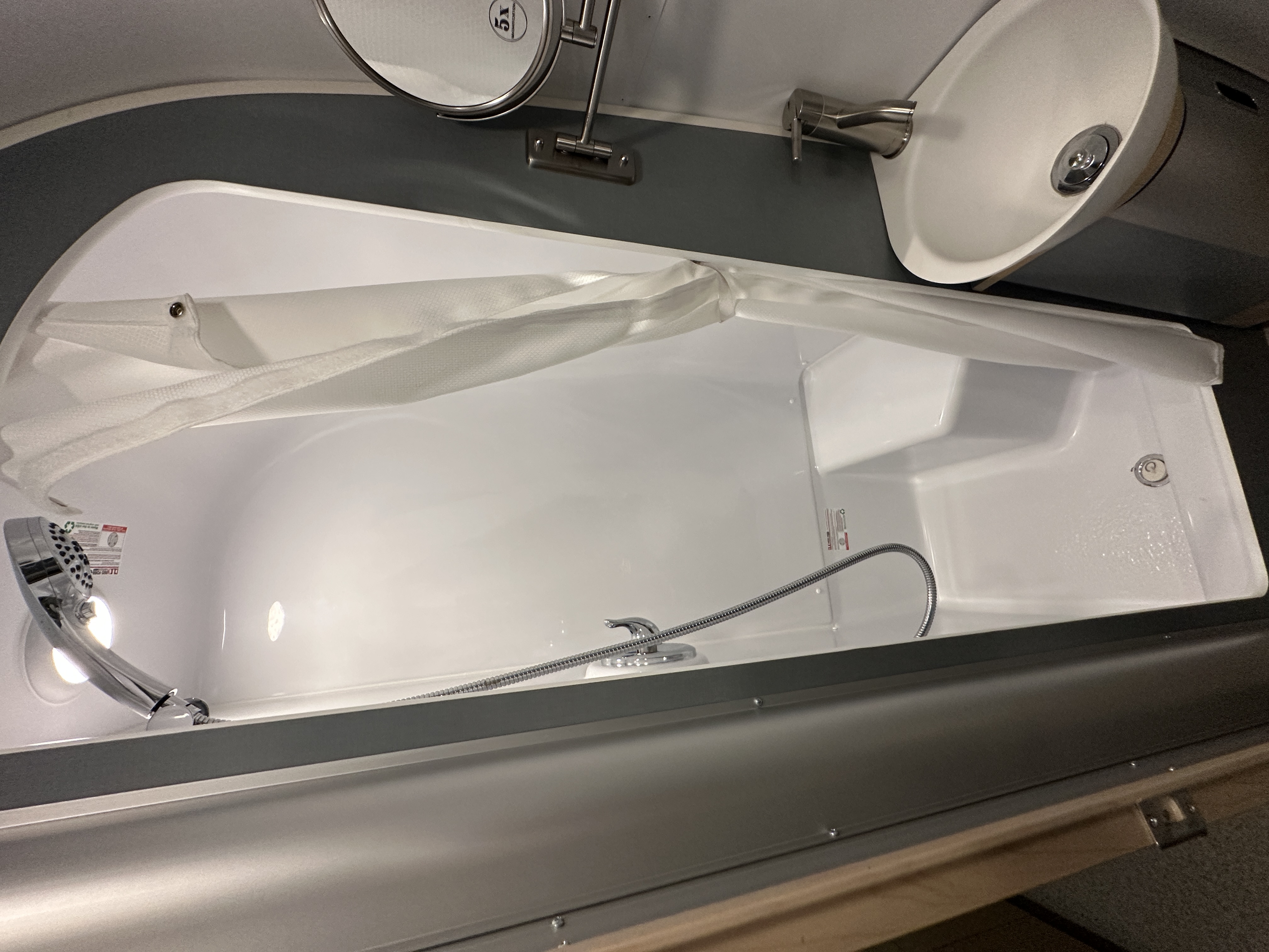 2026 Airstream World Traveler 22RB - Image 18