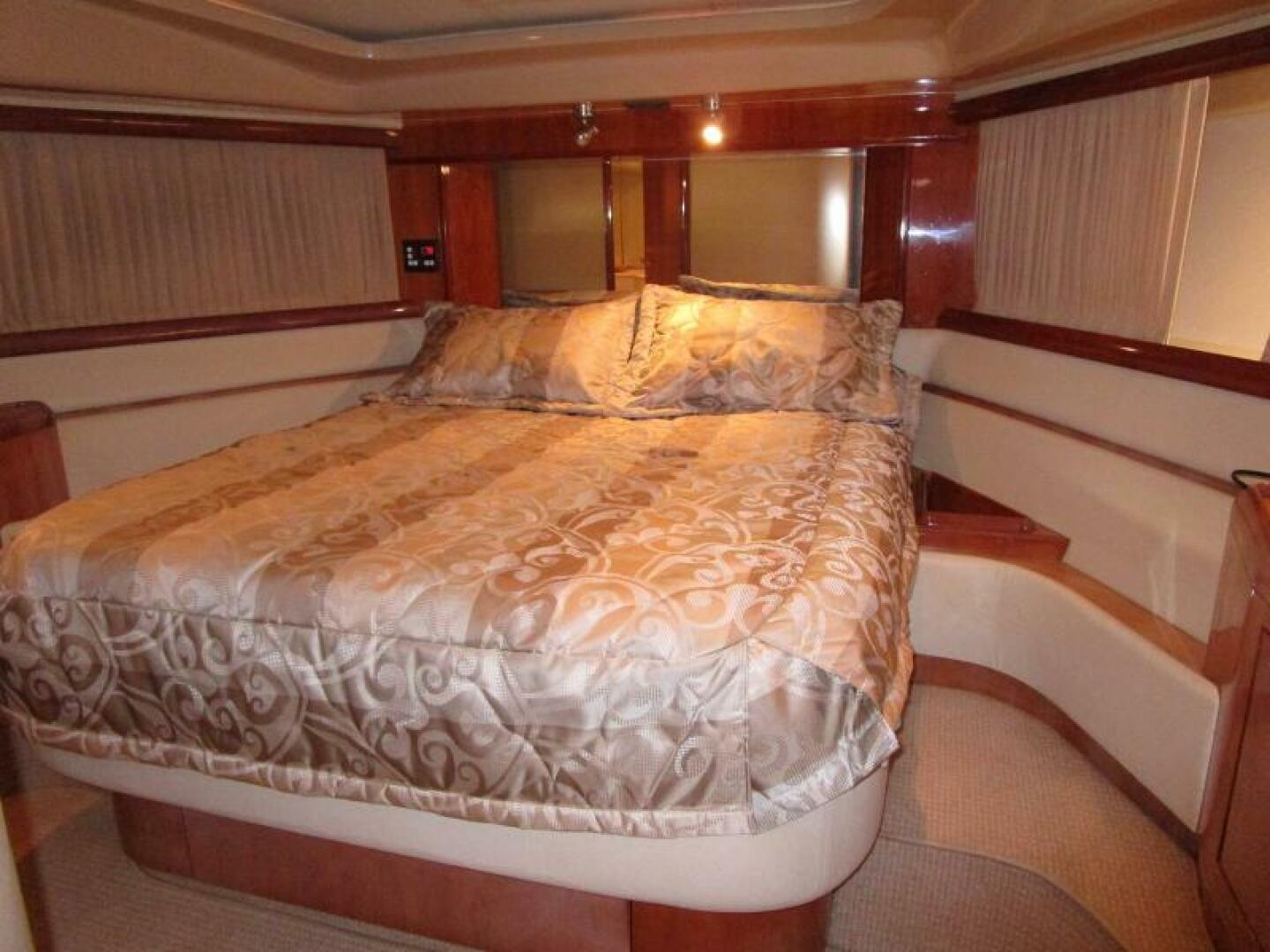 2003 Ferretti Yachts 590 Motor Yacht - Image 25