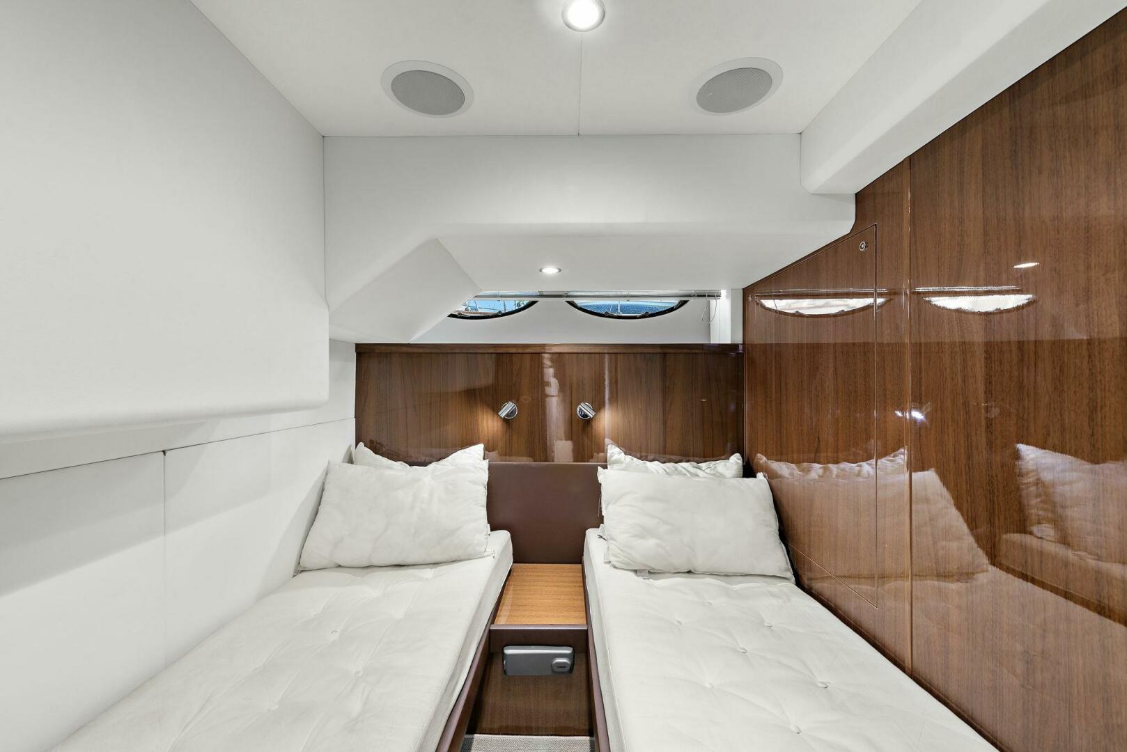 2015 Princess 72 Motoryacht - Image 34