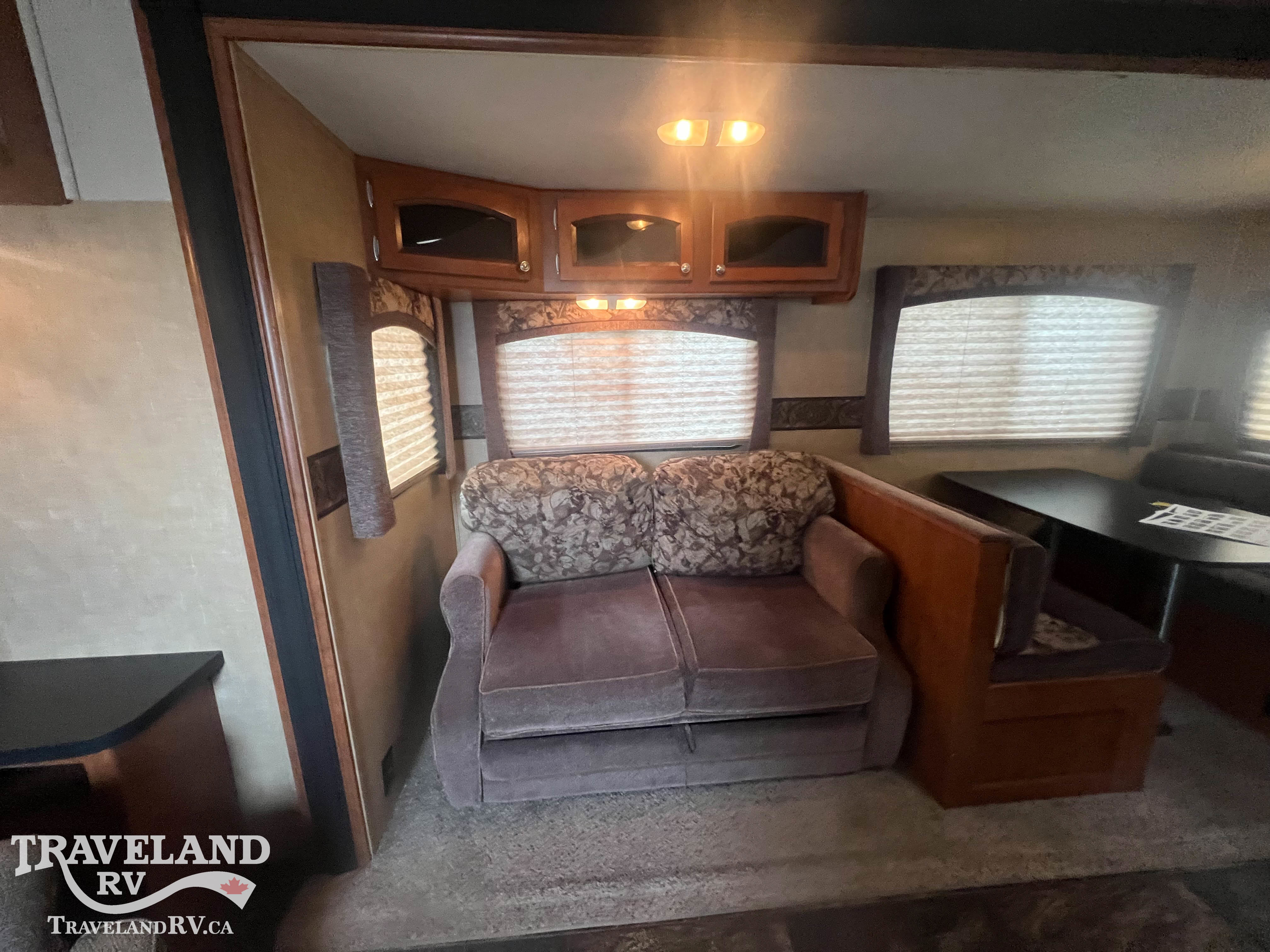 2013 COACHMEN SHASTA REVERE 27RLSS - Image 12