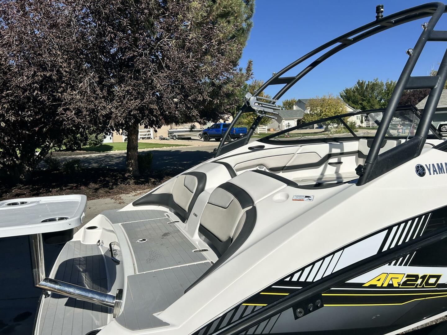 2019 Yamaha Boats AR210 - Image 2