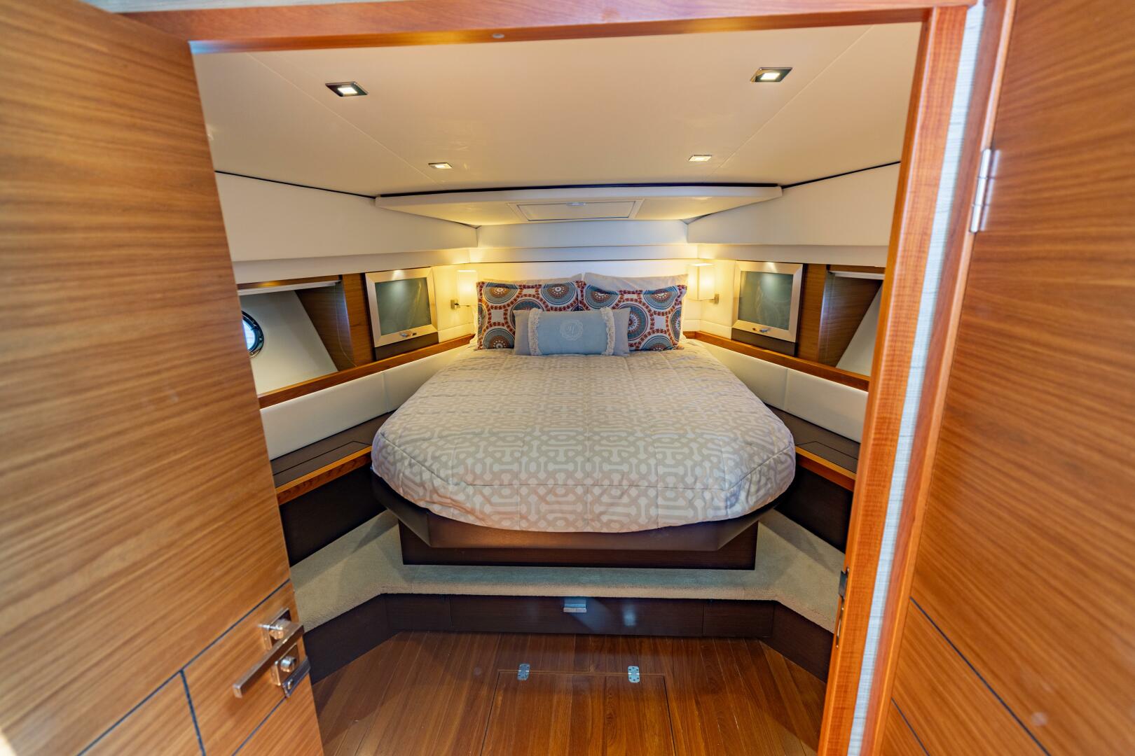 2015 Tiara Yachts 44 Coupe - Image 11
