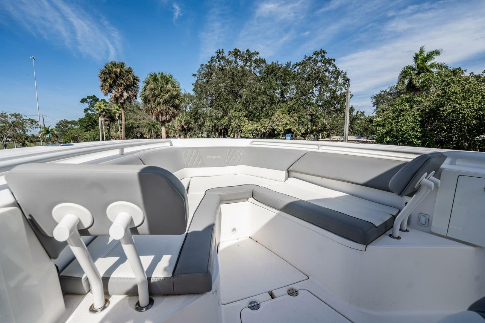 2021 Everglades 335 Center Console - Image 10