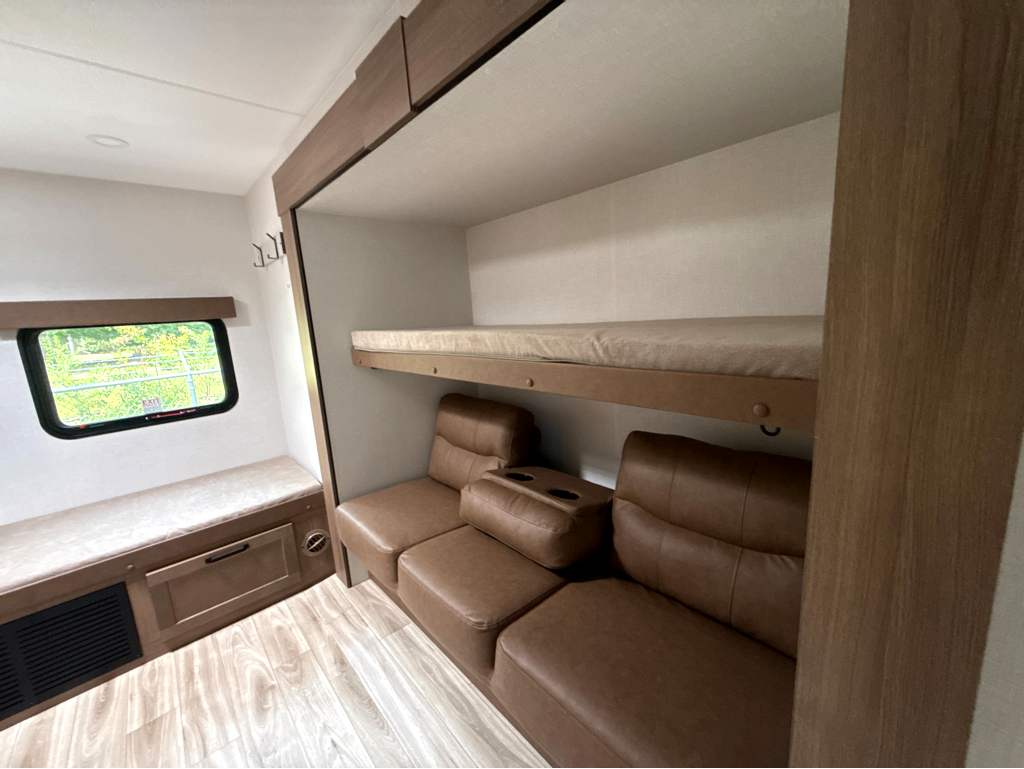 2027 VENTURE RV SPORTTREK 333VIK - Image 19