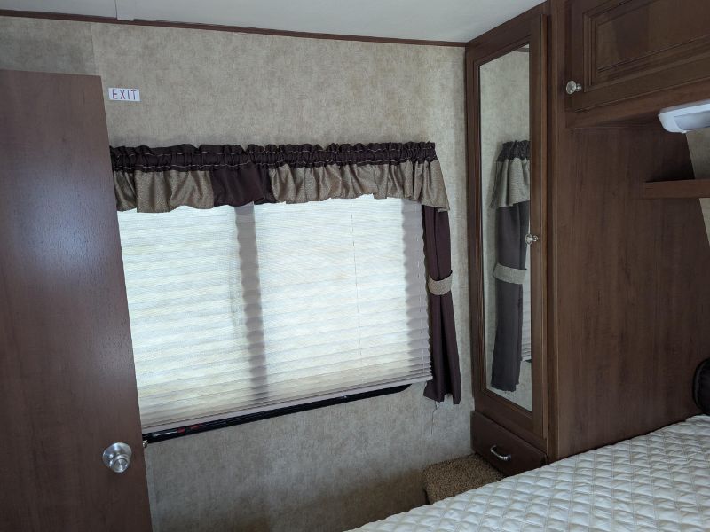 2014 Dutchmen Denali 2461RK Trail Edition - Image 11