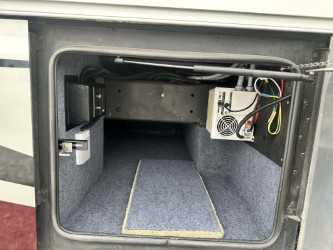 2017 TIFFIN ALLEGRO BREEZE 32BR - Image 5
