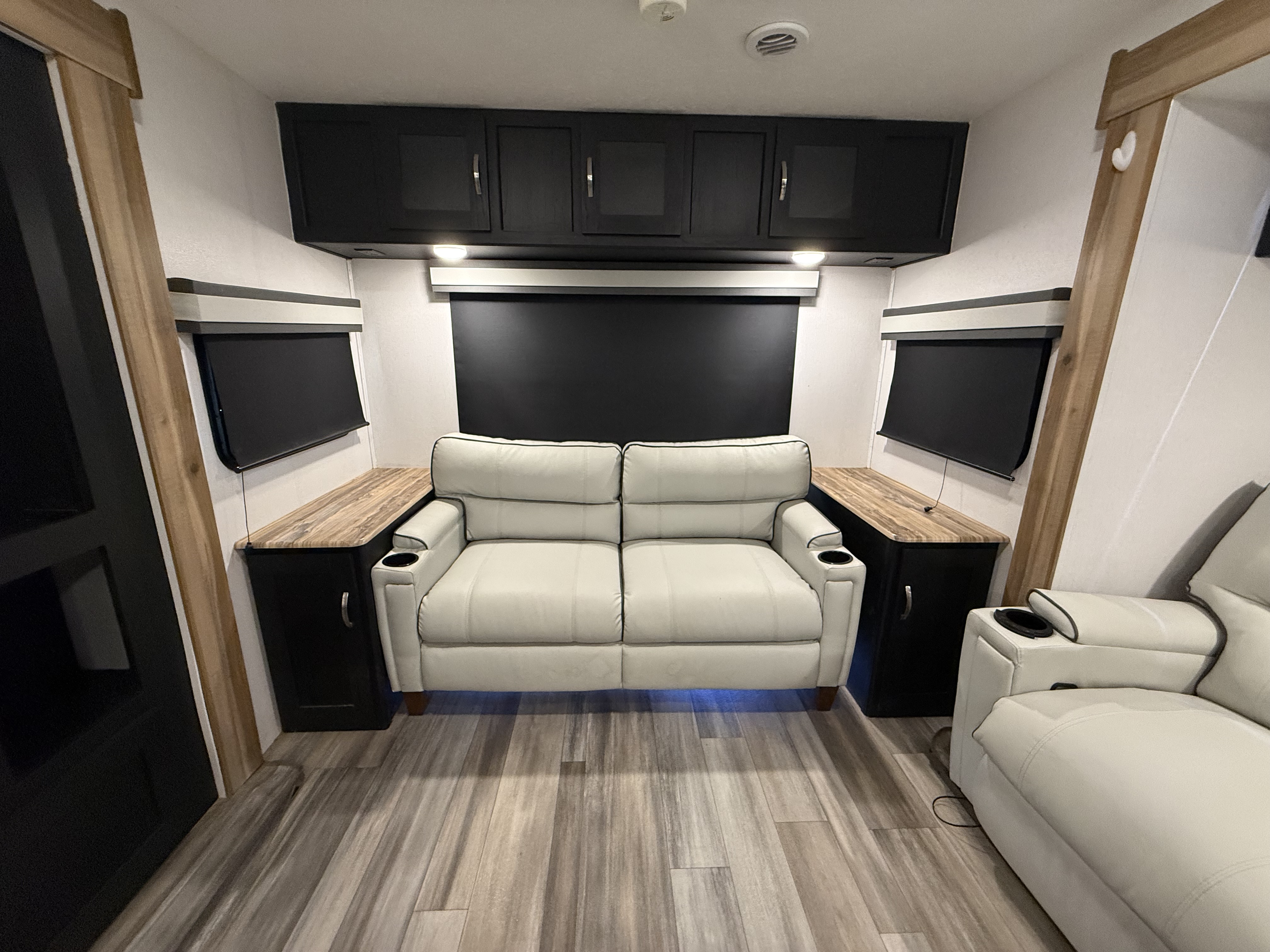 2022 Coachmen Freedom Express Liberty Edition 324RLDSLE - Image 14