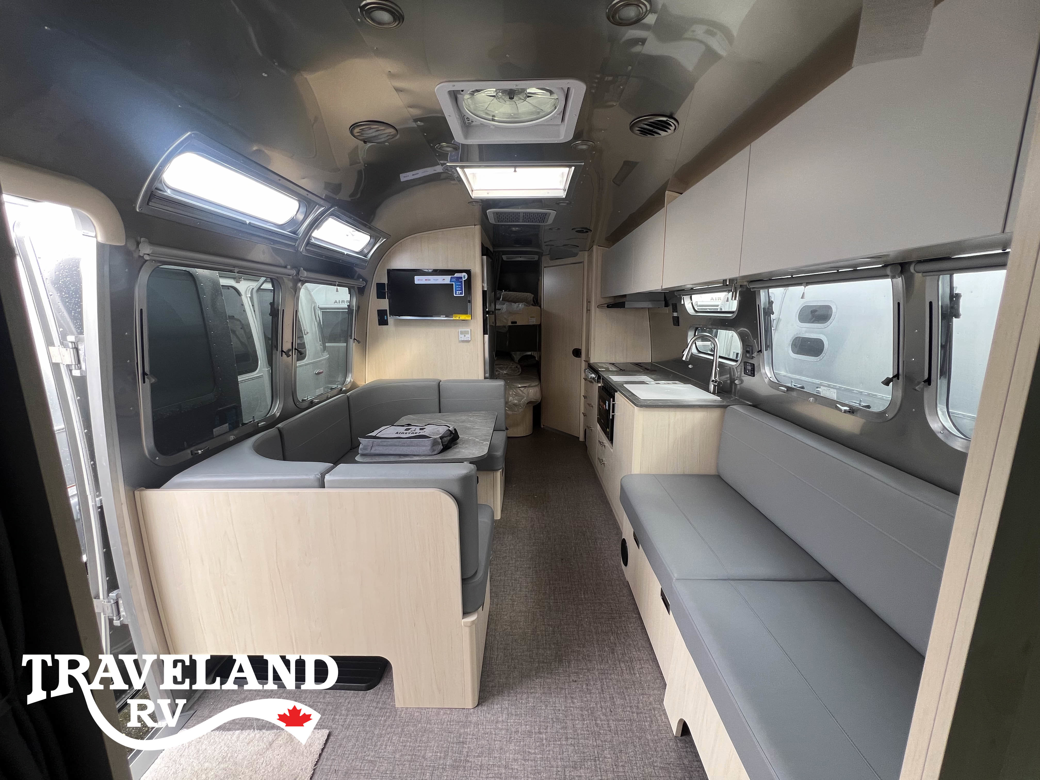 2025 Airstream Flying Cloud 30FB Bunk - Image 11