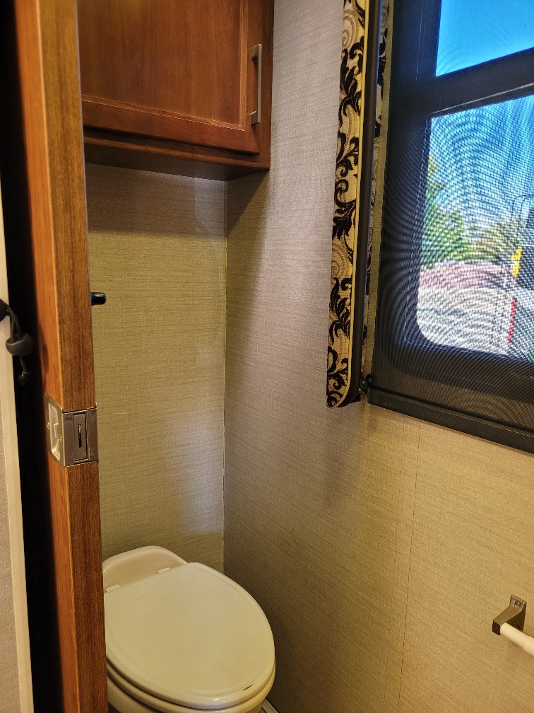 2018 Jayco Seneca 37HJ - Image 16