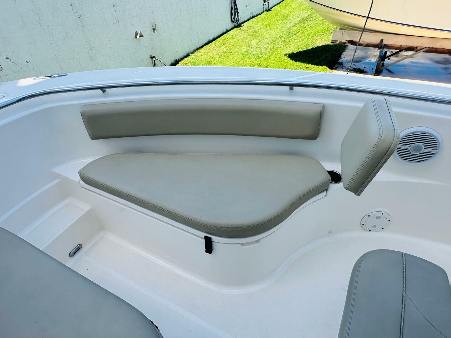 2016 PURSUIT C 238 Center Console Base - Image 24
