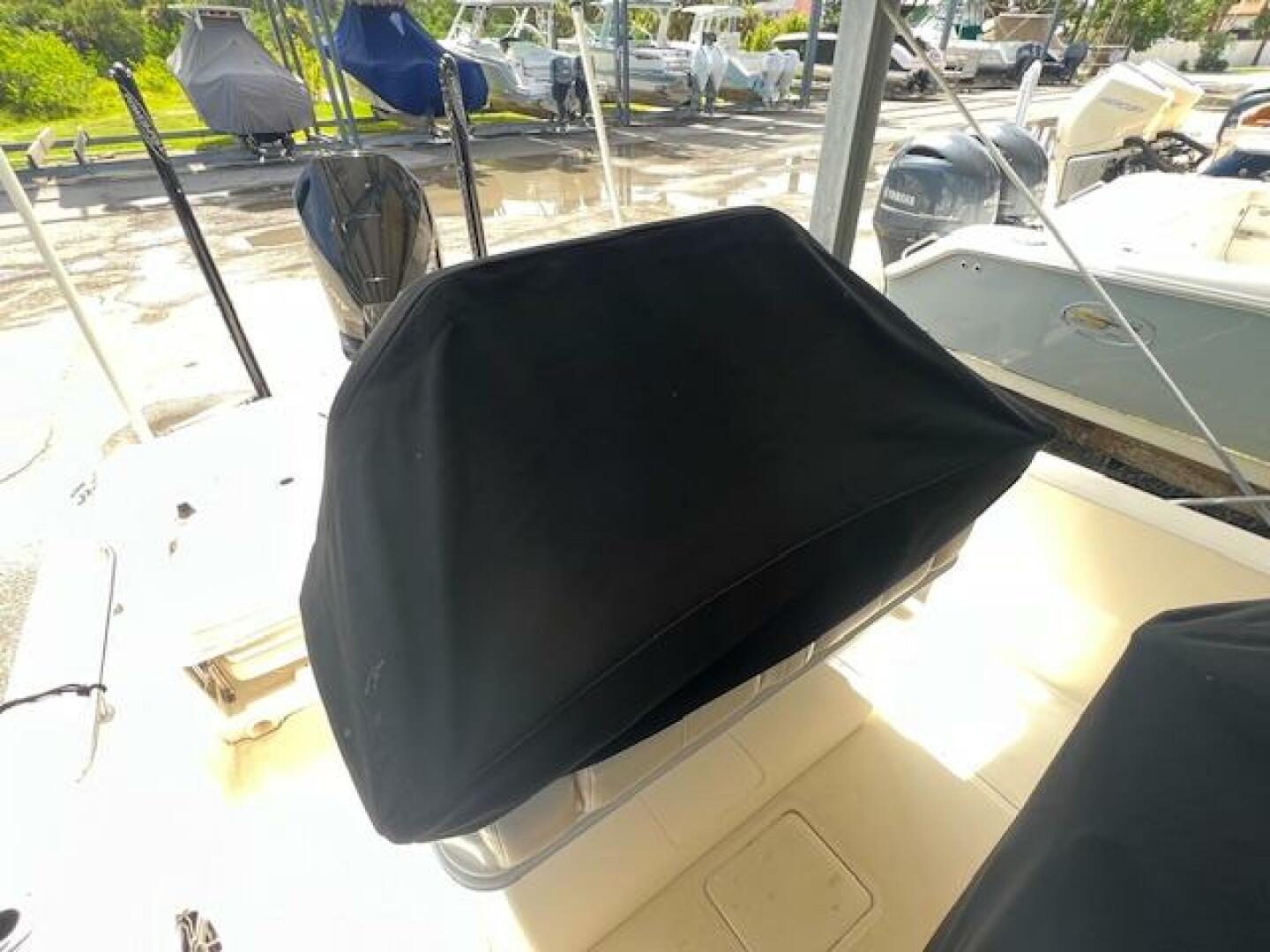2023 Boston Whaler 250 DAUNTLESS Base - Image 35