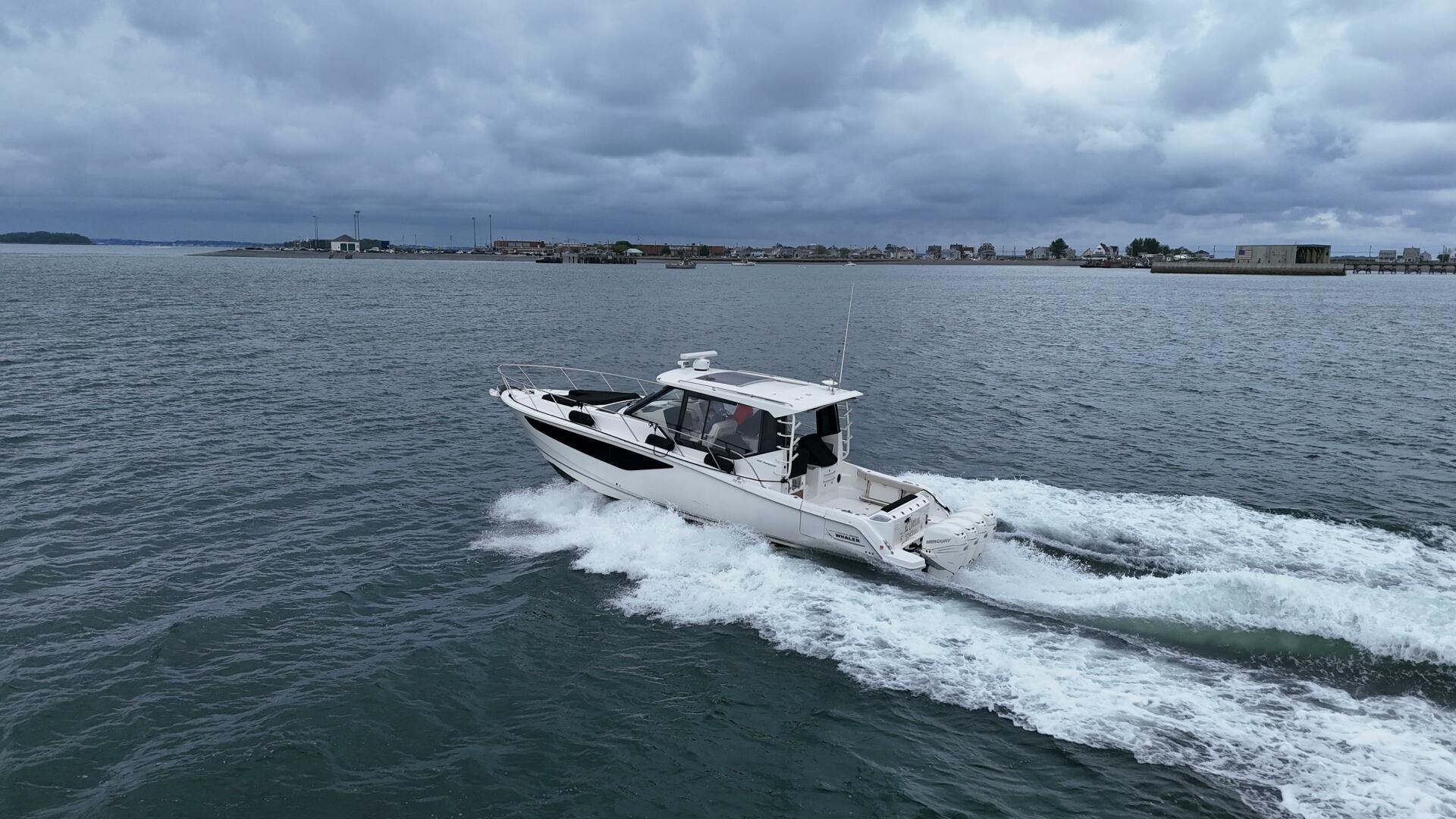 2021 Boston Whaler 405 Conquest - Image 16