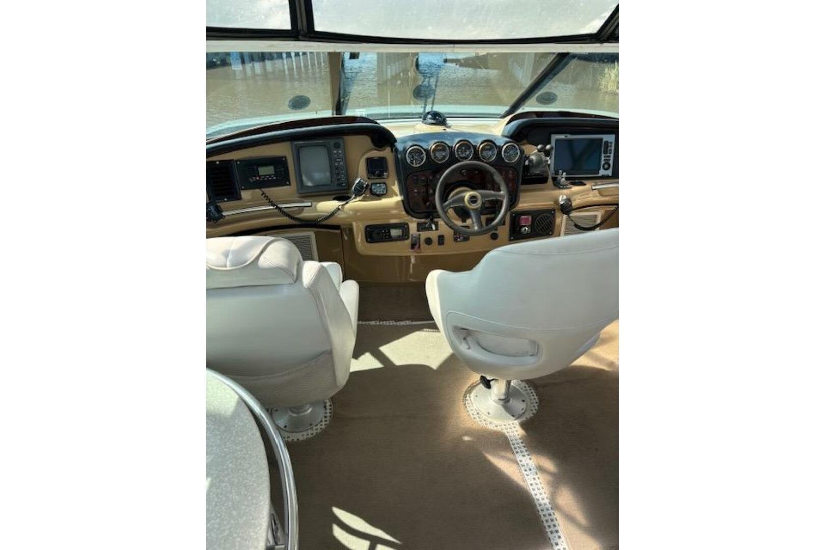 2004 Carver 466 Motor Yacht - Image 15