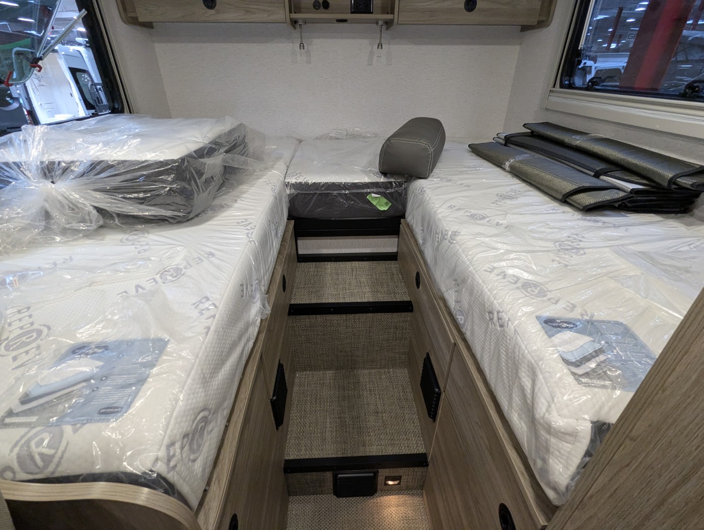 2027 Winnebago EKKO Sprinter 23B – Pop Top AWD - Image 36