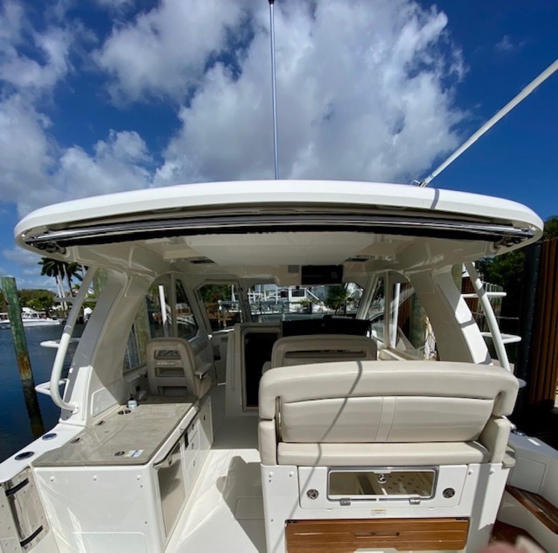 2020 Boston Whaler 380 Realm - Image 16