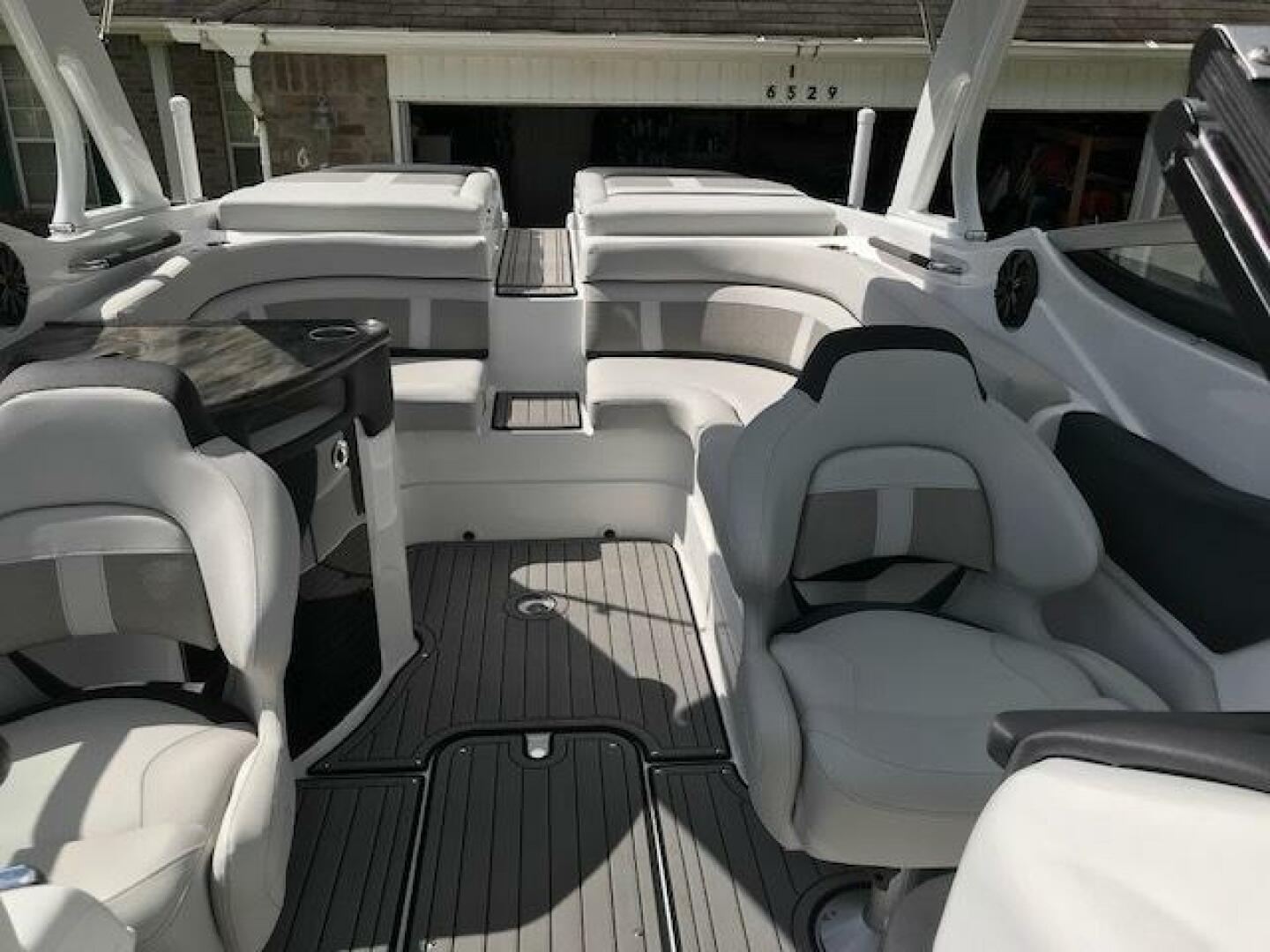 2018 Rinker 29QX - Image 16