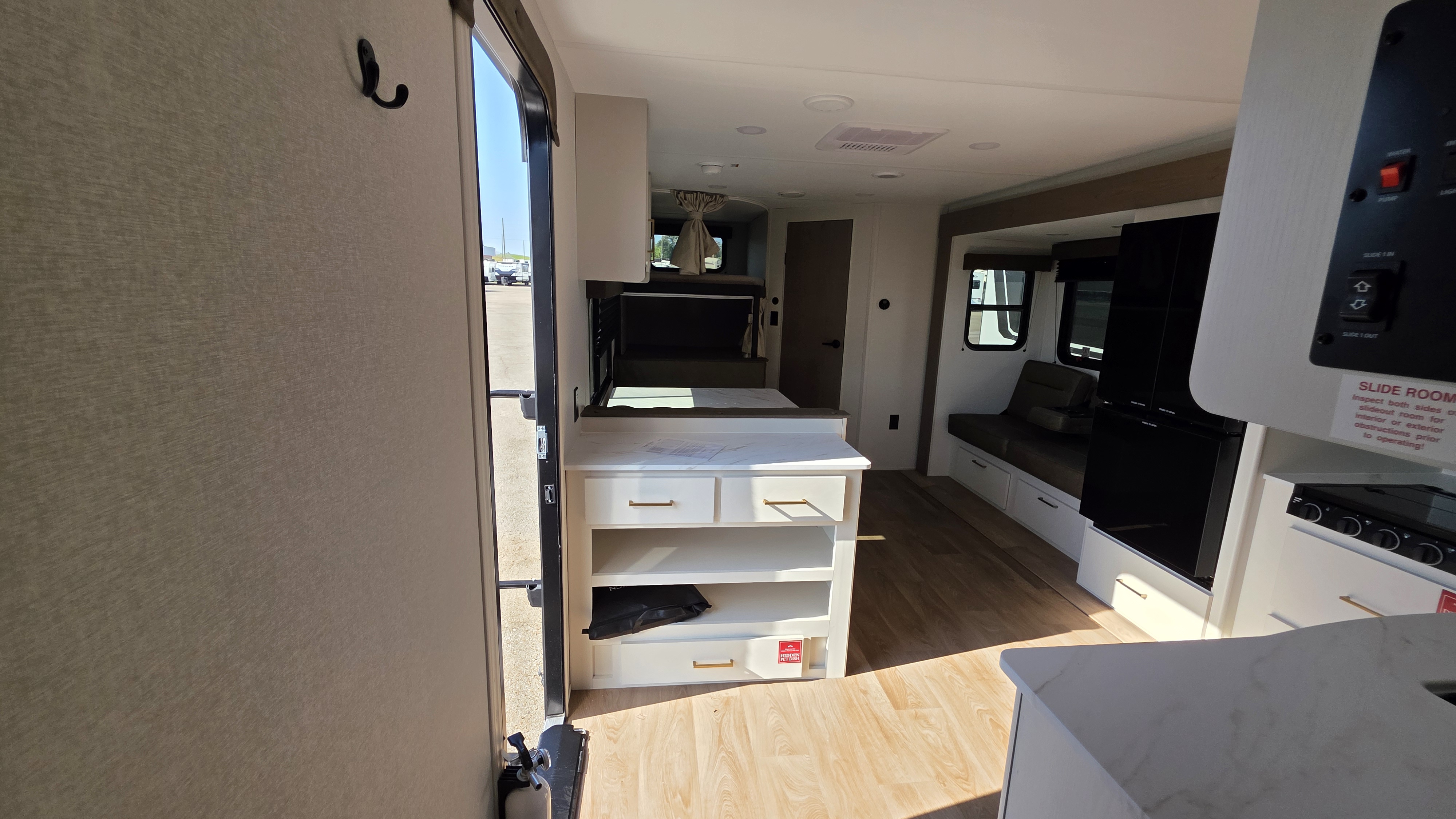 2027 GRAND DESIGN TRANSCEND 26BHX - Image 9
