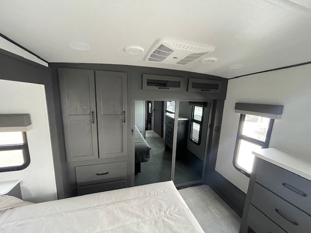 2025 ROCKWOOD SIGNATURE 375RL - Image 29