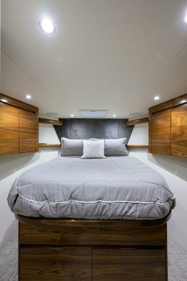 2024 Viking 54 Sport Coupe - Image 9