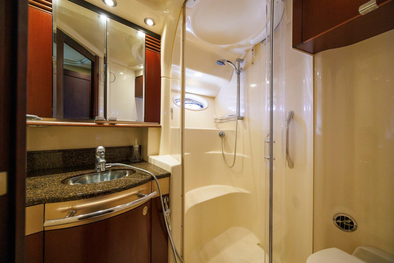 2006 Sea Ray 52 Sedan Bridge - Image 16