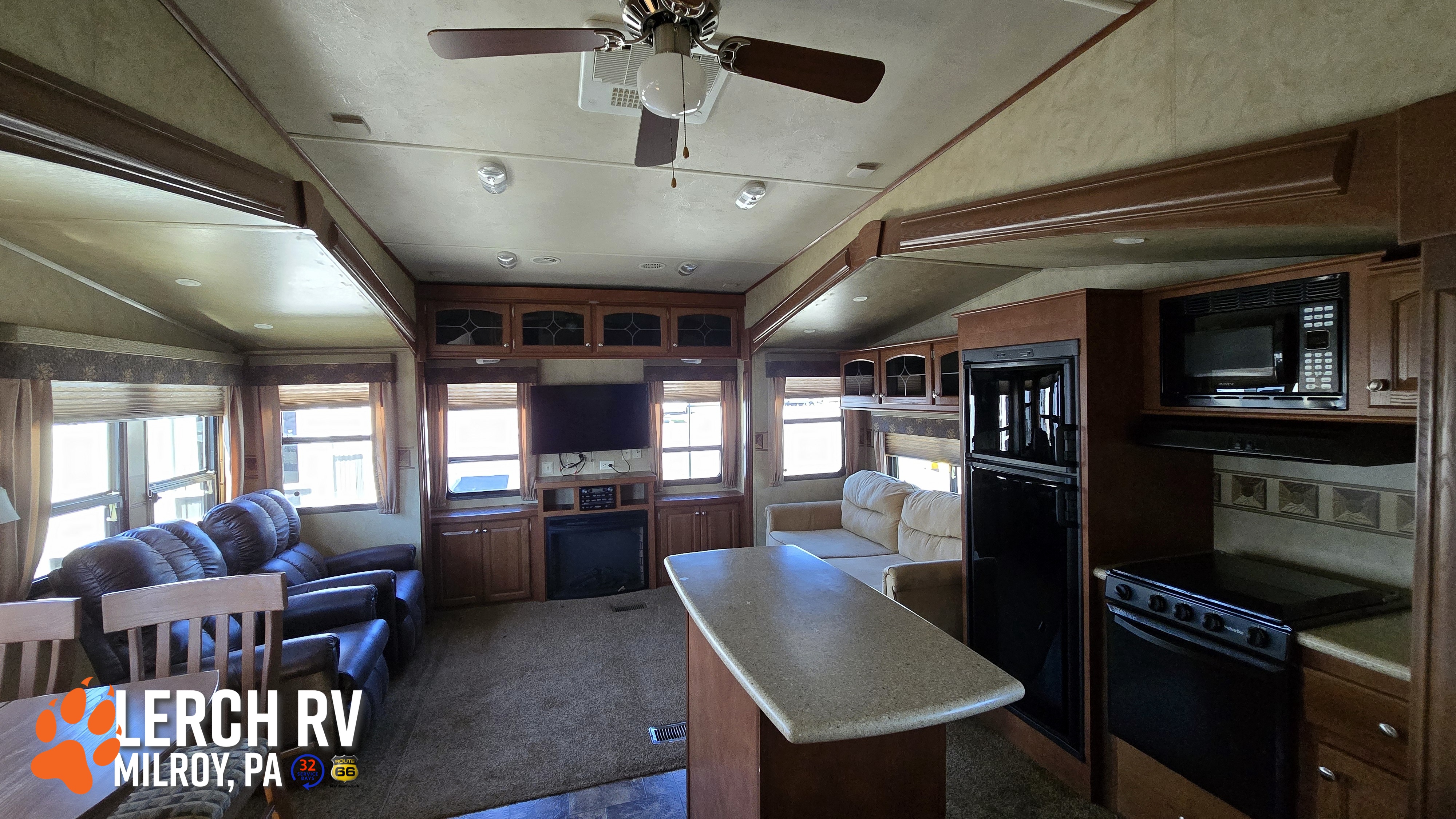 2013 FOREST RIVER CEDAR CREEK SILVERBACK 29RE - Image 29