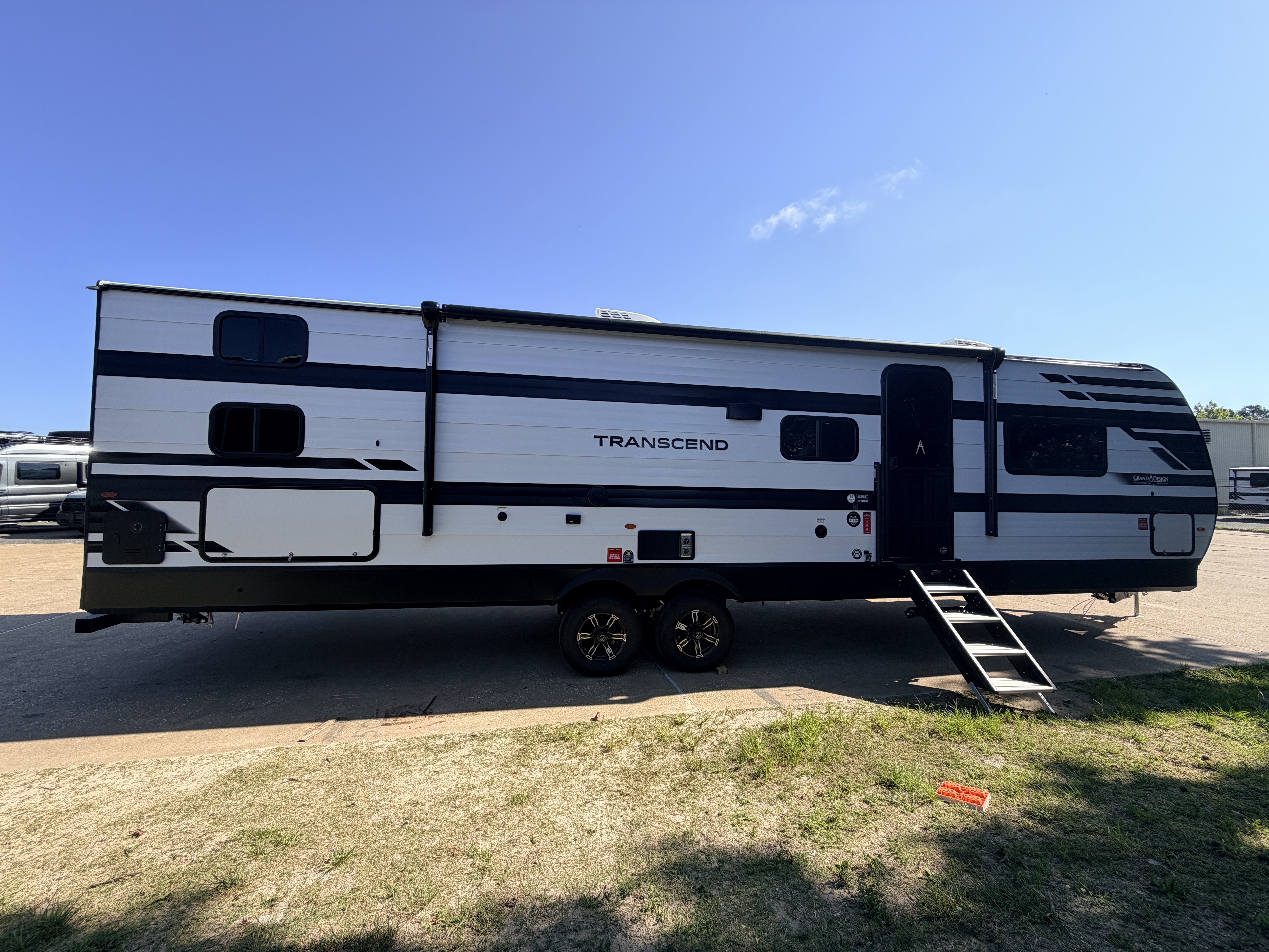 2027 Grand Design Transcend 335BHT - Image 8