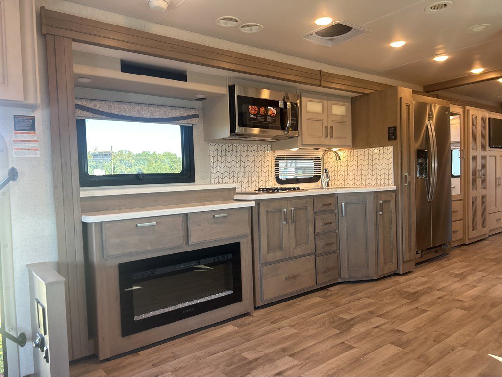 2026 THOR MOTOR COACH PASADENA 38DX - Image 11