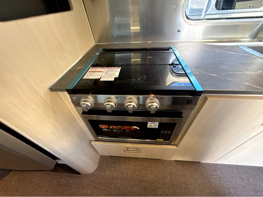 2026 AIRSTREAM FLYING CLOUD 28RBQ - Image 17